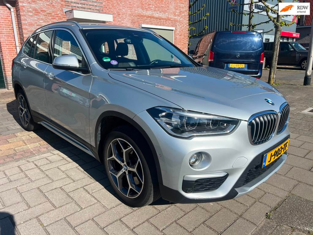 BMW X1 SDrive20i High Executive, Auto's, 1998 cc, Leder en Stof, Bedrijf, SUV of Terreinwagen