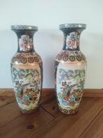 Set van twee Chinese vazen handbeschilderd 61 cm hoog, Antiek en Kunst, Ophalen of Verzenden