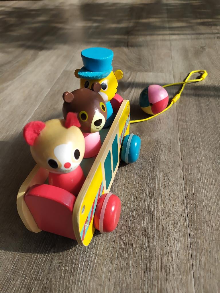 Houten trekauto van Vilac met 3 poppen, Kinderen en Baby's, Speelgoed | Houten speelgoed, Ophalen, Gebruikt, Duw- of Trekspeelgoed