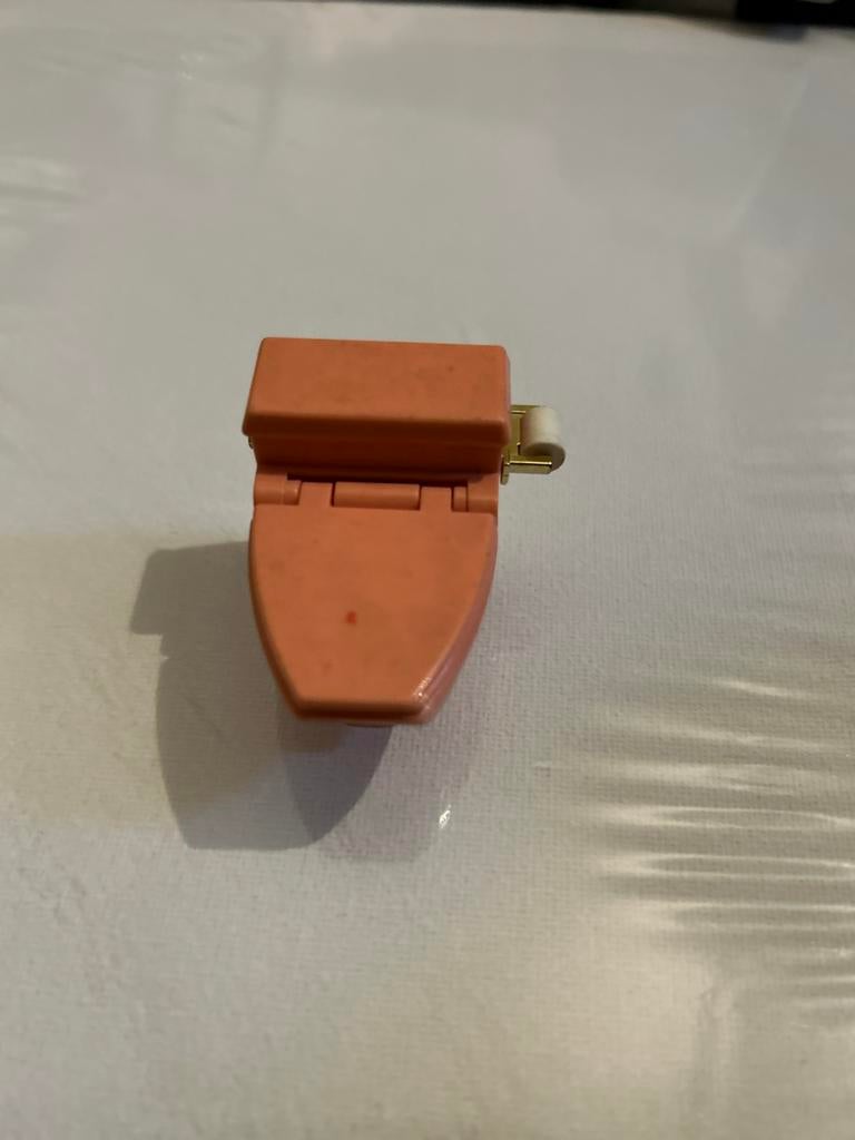 Miniatuur roze toilet met wc-rolhouder - Poppenhuis accessoi, Antiek en Kunst, Ophalen of Verzenden