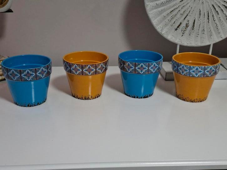 Set van 4 kleurrijke bloempotten met mozaïekpatroon, Tuin en Terras, Bloembakken en Plantenbakken, Zo goed als nieuw, Kunststof