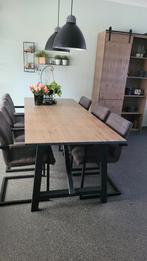 Eettafel 220cm met 6 stoelen en kast met schuifdeur, Huis en Inrichting, Tafels | Eettafels, Overige houtsoorten, 200 cm of meer