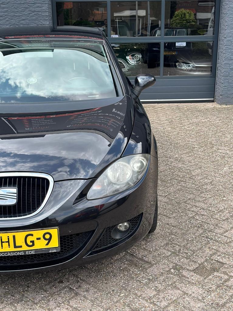 Seat Leon 1.6 25 Edition I Airco|Cruisec|Nap|Navi|Carplay, Auto's, Gebruikt, 4 cilinders, Leon, Zwart