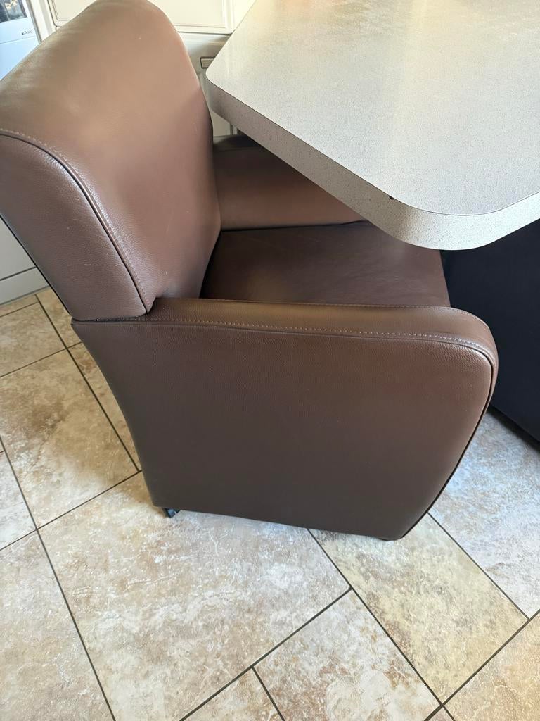 4 bruine eetkamerstoelen in goede staat, Huis en Inrichting, Stoelen, Ophalen, Gebruikt, Bruin, Leer