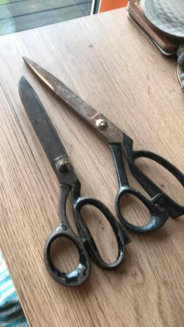 2 oude scharen voor stoffen. beschikbaar voor biedingen