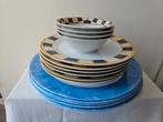Servies van 6 onderborden, 6 borden en 4 schaaltjes, Huis en Inrichting, Keuken | Servies, Ophalen of Verzenden, Porselein, Overige stijlen