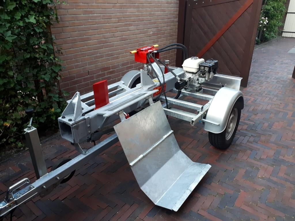 Te huur: Professionele dubbelwerkende kloofmachine met lift, Ophalen, Benzine, Liggend