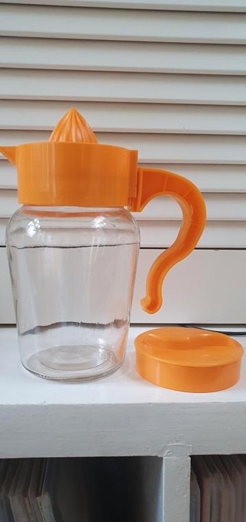 Vintage Oranje Sap Pers Kan beschikbaar voor biedingen