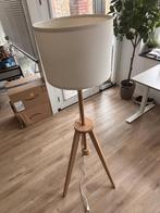 Amper gebruikte Ikea lamp Lauters incl gloeilamp, Huis en Inrichting, Lampen | Vloerlampen, Ophalen, Hout, 100 tot 150 cm, Zo goed als nieuw