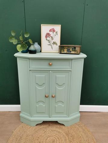 Halkastje Lily Pond beschikbaar voor biedingen