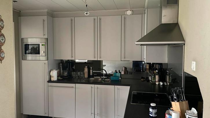 Hoekkeuken met apparatuur - Beschikbaar in overleg., Huis en Inrichting, Keuken | Complete keukens, Gebruikt, Hoekkeuken, Grijs