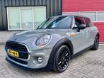 Mini Cooper 5 deurs 2017 Navigatie, Airco, 1 JAAR GARANTIE, Voorwielaandrijving, Stof, 102 pk, Bedrijf