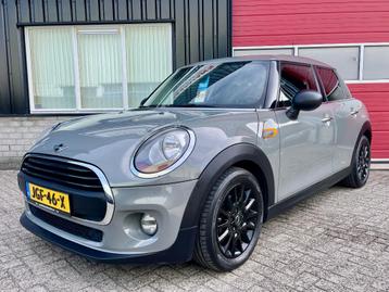 Mini Cooper 5 deurs 2017 Navigatie, Airco, 1 JAAR GARANTIE beschikbaar voor biedingen