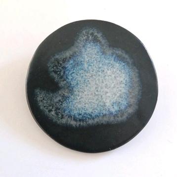 Grote broche
van keramiek - 5.2 cm beschikbaar voor biedingen