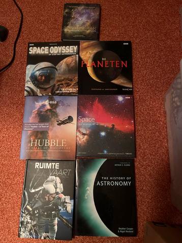 7 Ongelezen Astronomie/Ruimtevaart Boeken beschikbaar voor biedingen