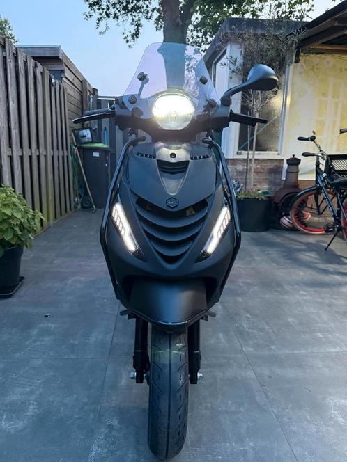 Piaggo Zip 2022 Full Option, Fietsen en Brommers, Scooters | Piaggio, Zo goed als nieuw, Zip, Ophalen