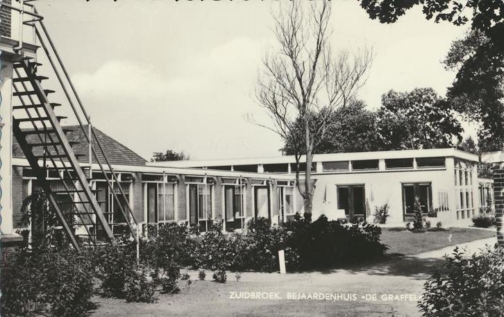 Zuidbroek - Bejaardenhuis De Graffel [KRST005-6585, Verzamelen, Ansichtkaarten | Nederland, Gelopen, Groningen, 1960 tot 1980