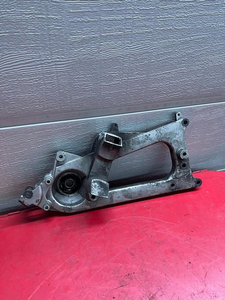 Gilera Fuoco 500 - Uitlaat Beugel, Fietsen en Brommers, Brommeronderdelen | Algemeen, Ophalen of Verzenden