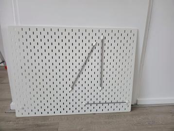 Ikea hangbord met accessoires  beschikbaar voor biedingen