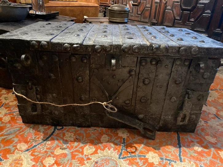 Gothische IJzeren Kist, 16e Eeuw, Huis en Inrichting, Woonaccessoires | Kisten, Ophalen