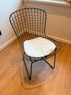 Bertoia-stijl draadstoel, Ophalen