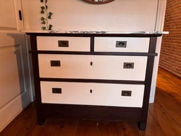Commode kast met marmeren blad beschikbaar voor biedingen
