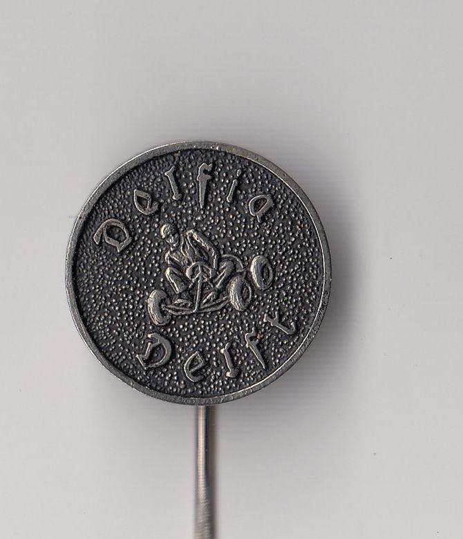 Delfia Delft Karten Go Karts speldje, Verzamelen, Speldjes, Pins en Buttons, Gebruikt, Speldje of Pin, Overige onderwerpen, Ophalen of Verzenden
