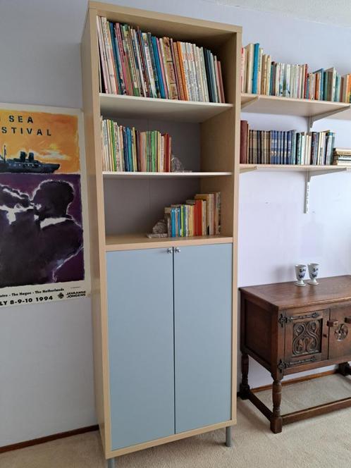 Set van boekenkast en lage kast met deuren blauw / groen, Huis en Inrichting, Kasten | Boekenkasten, Zo goed als nieuw, 50 tot 100 cm