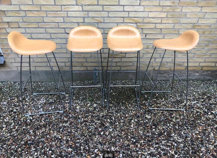 Gubi egetræs barstole, Huis en Inrichting, Barkrukken, Zo goed als nieuw, 60 tot 90 cm, Hout, Metaal, 5 krukken of meer, Verzenden