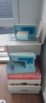 Vintage Singer naaimachine + kast, Hobby en Vrije tijd, Naaimachines en Toebehoren, Ophalen of Verzenden, Zo goed als nieuw, Naaimachine