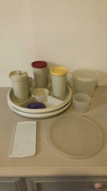 Tupperware, van alles wat beschikbaar voor biedingen