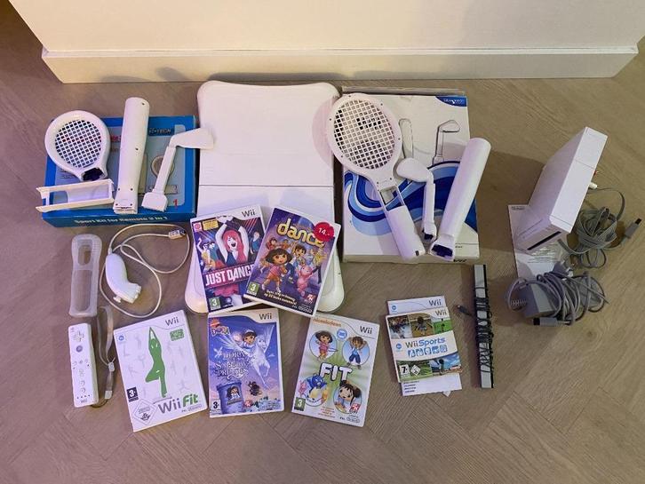 Nintendo Wii set sport / beweging inclusief balance board, Spelcomputers en Games, Spelcomputers | Nintendo Wii, Gebruikt, Met 1 controller