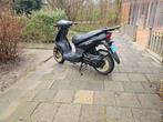 Sym scooter  opknapper ziet er top uit start moeilijk niet, Fietsen en Brommers, Ophalen, Gebruikt