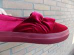rood fluwelen instappers maat 38 nieuwstaat sint/piet, Kleding | Dames, Schoenen, Ophalen of Verzenden, Rood, Sneakers of Gympen