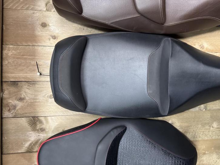 Piaggio MP3 300/500 ABS HPE zadel, Motoren, Onderdelen | Overige, Gebruikt