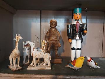 8 stuks houtsnijwerk, ertsgebergte,volkskunst  beschikbaar voor biedingen