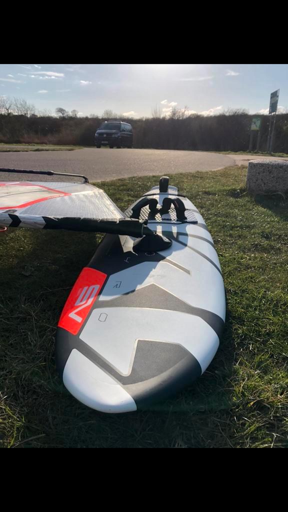 AANGEPAST Severne pyro / overdrive / JP slalom / vinnen, Watersport en Boten, Windsurfen, Zo goed als nieuw, Plank, Minder dan 5 m²
