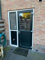Kunstof deur en kozijn met raam, Kunststof, Deurkozijn, Zo goed als nieuw, Ophalen