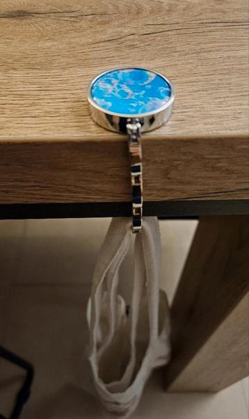Tassenhaak / Tassenhanger met blauw design beschikbaar voor biedingen