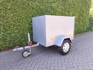 Gesloten Aanhangwagen-Aanhanger  beschikbaar voor biedingen