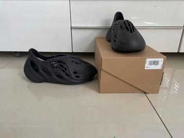 Yeezy slide foam runner 350 v2 500. Maat 39 40 42 beschikbaar voor biedingen