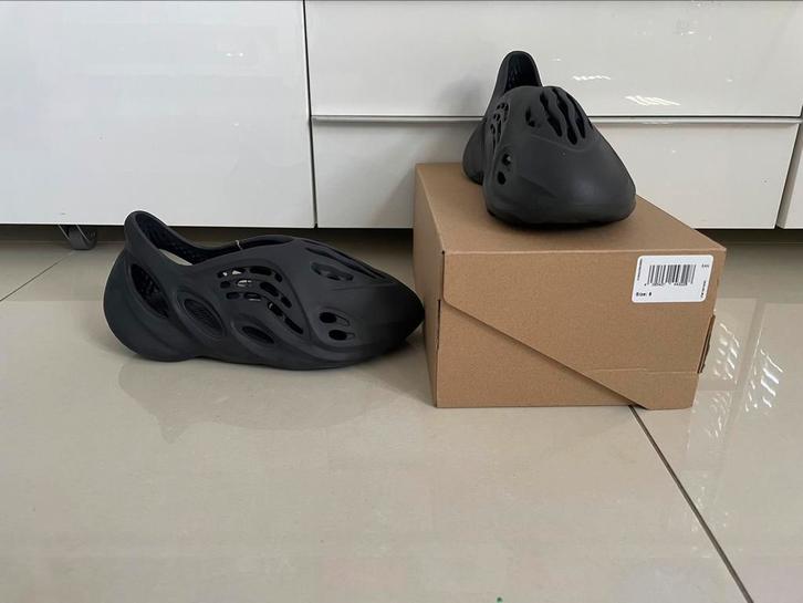 Yeezy slide foam runner 350 v2 500. Maat 39 40 42, Kleding | Dames, Schoenen, Nieuw, Sneakers of Gympen, Zwart, Ophalen of Verzenden
