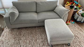 Bank met hocker gemeleerd