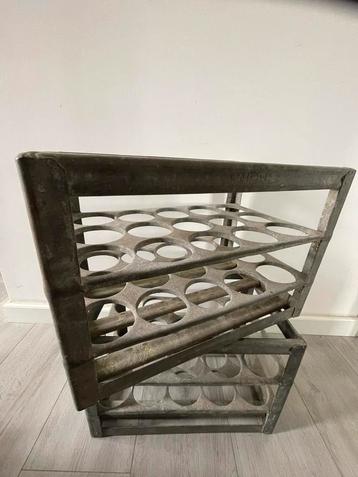Vintage metalen flessenkratten voor 30 flessen | 1930-1940 beschikbaar voor biedingen
