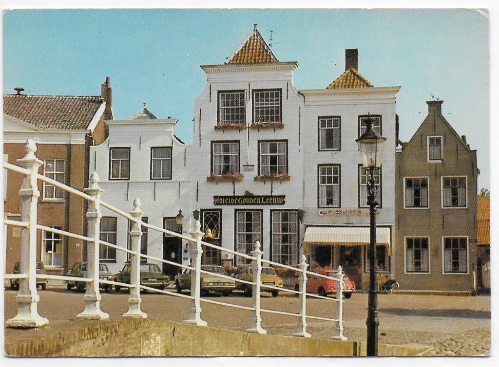 Goedereede Hotel de gouden leeuw Ansichtkaart ( B4340, Ophalen of Verzenden, 1980 tot heden, Ongelopen, Gelderland