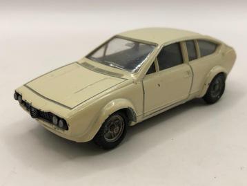 Solido 82 Alfa Romeo Alfetta GTV wit -GOED- M26 beschikbaar voor biedingen