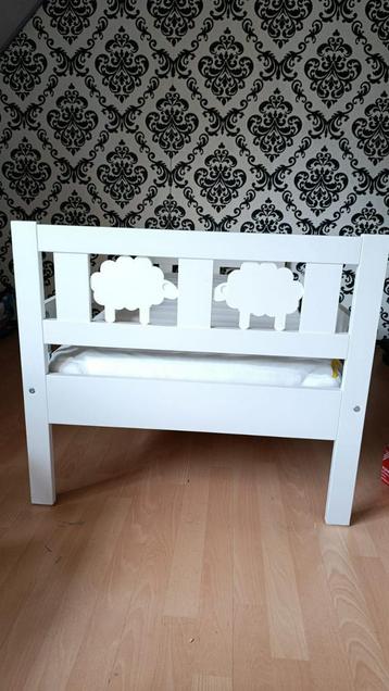 2 peuterbedden in goede staat. beschikbaar voor biedingen