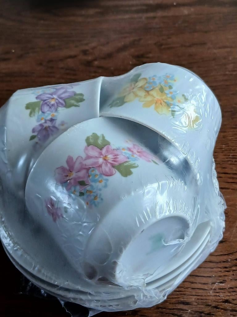 Set van 3 kop en schotels bohemia, Huis en Inrichting, Keuken | Servies, Ophalen of Verzenden, Porselein, Overige stijlen, Kop(pen) en/of Schotel(s)