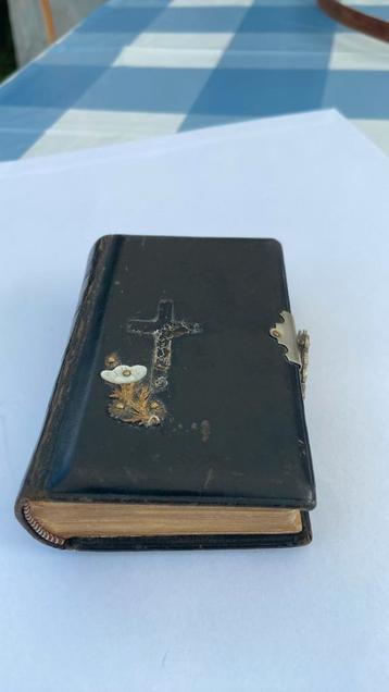 Bijbeltje oud met mooi slot goud op snee van 1889 beschikbaar voor biedingen