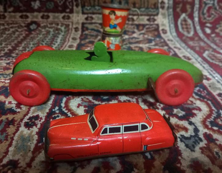 2 speelgoedauto’s fisher blik metaal  1950-1970 + 2 bekers, Antiek en Kunst, Antiek | Speelgoed, Verzenden